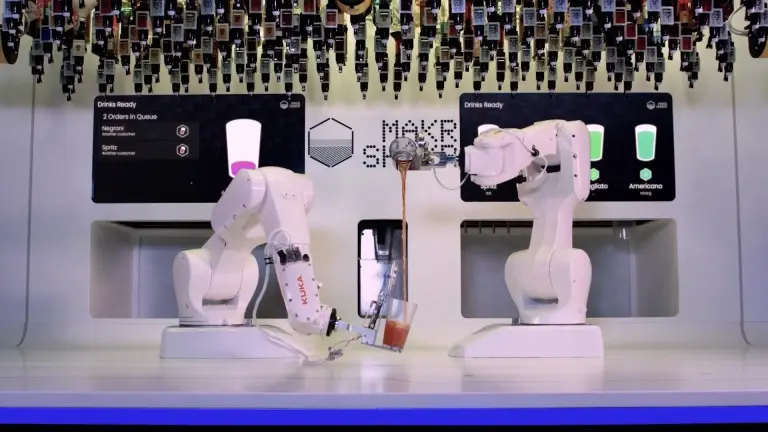 Bartender-Robot-Collaboration-to-Make-Cocktail-photo-1.jpg