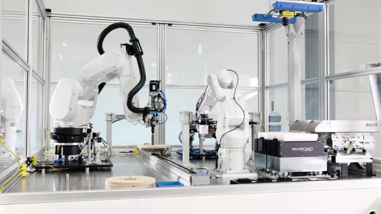 Clock-Assembly-Automation-cobots-collaboration.jpg