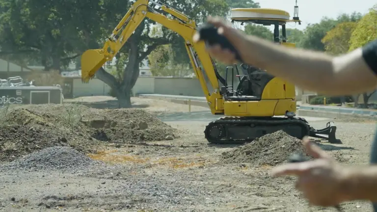 automatic-excavator-hand-tracking.jpg