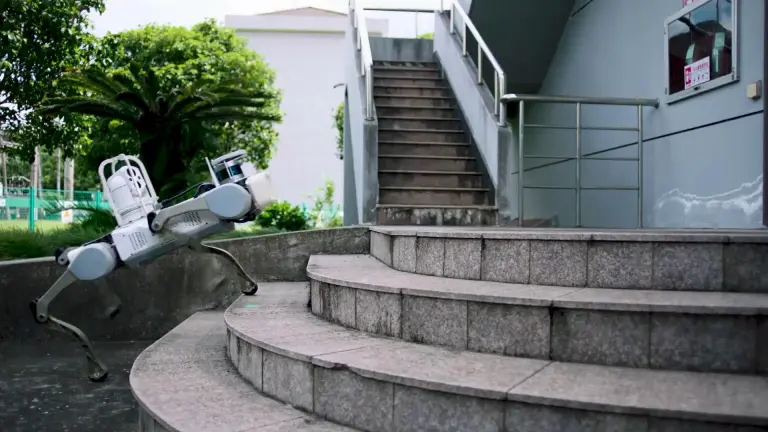 quadruped-dog-robot-photo-3.jpg